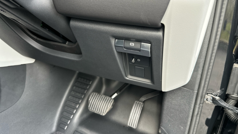 Land Rover Defender 3.0 D350 X-Dynamic SE 110 5dr Auto Diesel Estate